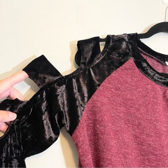 1.4.3. Story by Line Up Women's Burgundy Color Block Cut Out Sleeve Top Medium - Picture 5 of 13